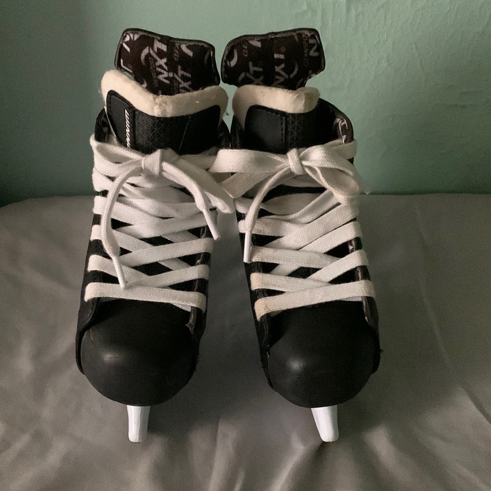 Hockey skates